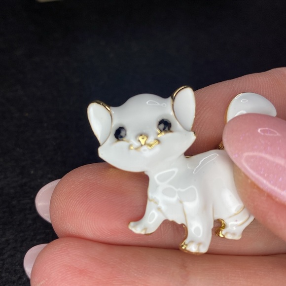 NEW White Kitten Cat Brooch Enameled - Picture 2 of 5